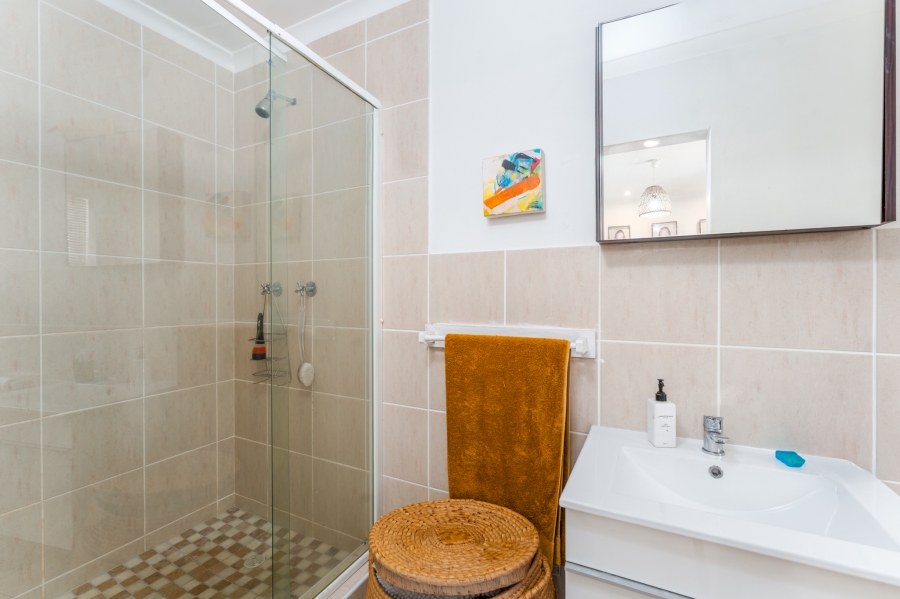 To Let 2 Bedroom Property for Rent in Fish Hoek Western Cape